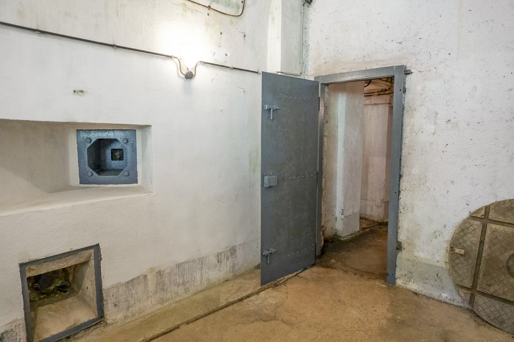 Ligne Maginot - CASTILLON (CN) - EO8 - (Ouvrage d'artillerie) - Bloc 1
Deuxième créneau de défense et entrée - Michel Teiten