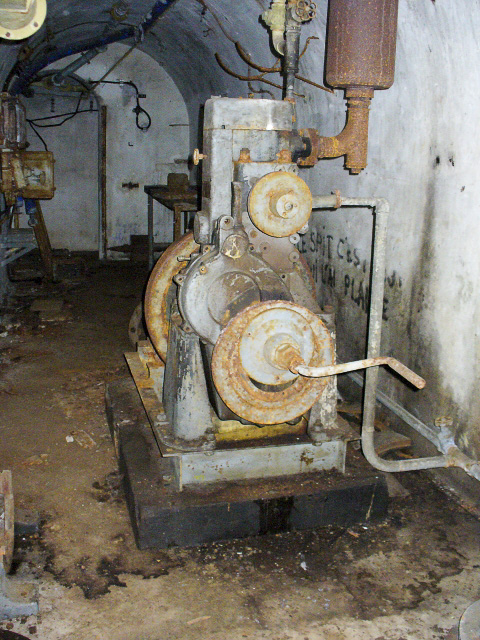 Ligne Maginot - PIC DE GARUCHE - (Observatoire d'artillerie) - Le reste du groupe électrogène à moteur Baudouin DB 1 alimentant l'ouvrage