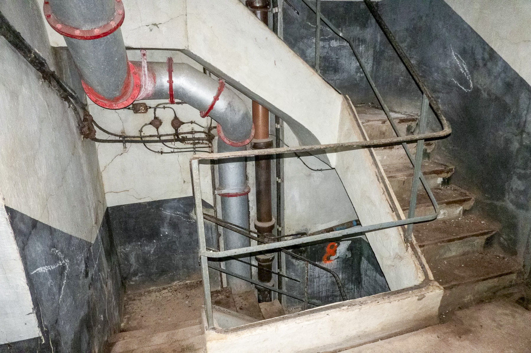 Ligne Maginot - CASTILLON (CN) - EO8 - (Ouvrage d'artillerie) - Bloc 4
Cage d'escaliers - Michel Teiten