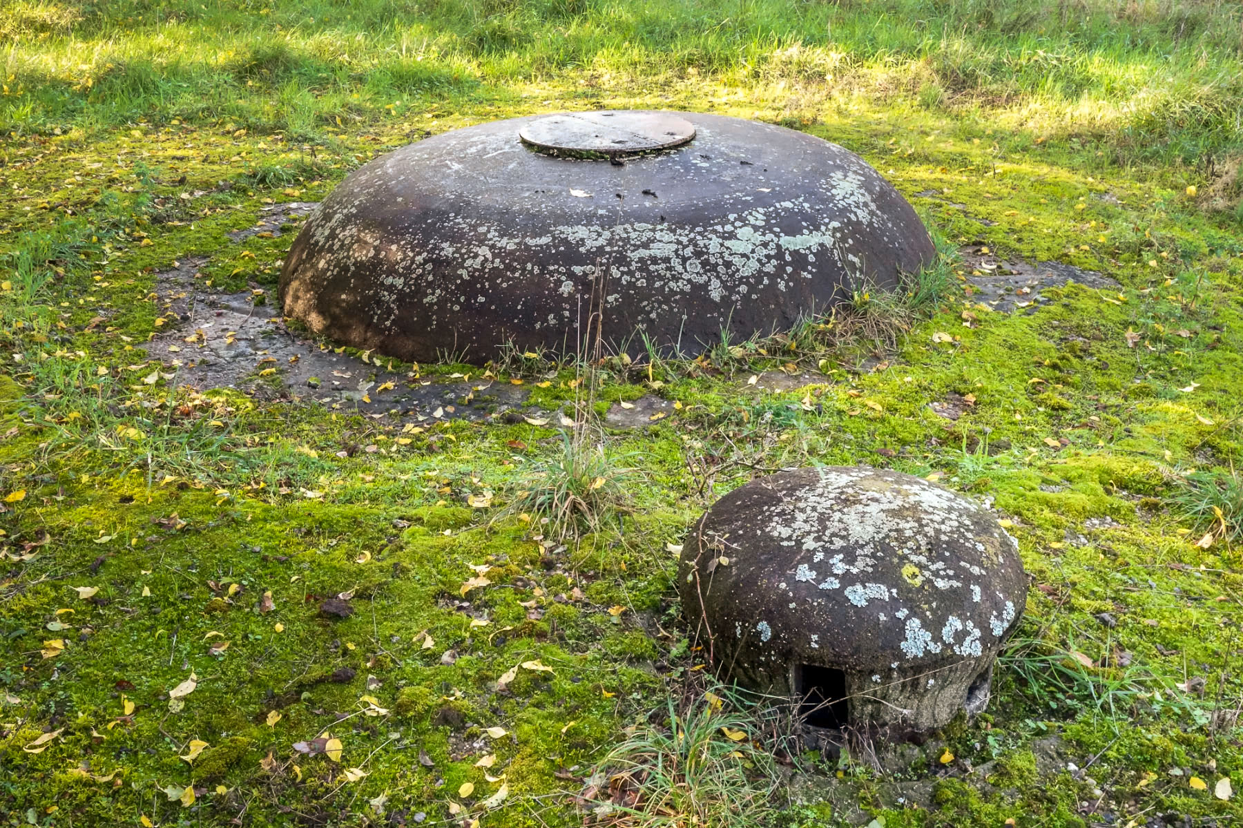 Ligne Maginot - FOUR A CHAUX - FAC - (Ouvrage d'artillerie) - Bloc 3
Champignon de prise d'air et cloche LG - Michel Teiten