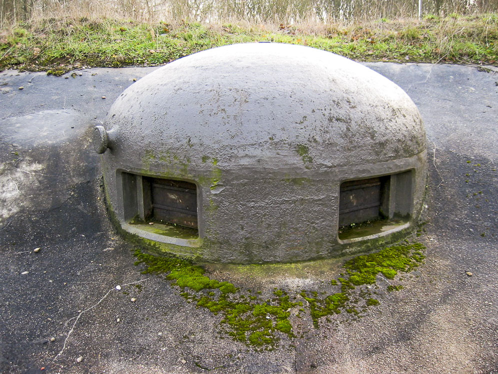 Ligne Maginot - BOIS KARRE - A12 - (Ouvrage d'infanterie) - Cette cloche GFM de Type A ne présente que deux créneaux. Il s'agit du seul exemplaire de ce type avec celle du Bloc 14 de Métrich. - Michel Teiten