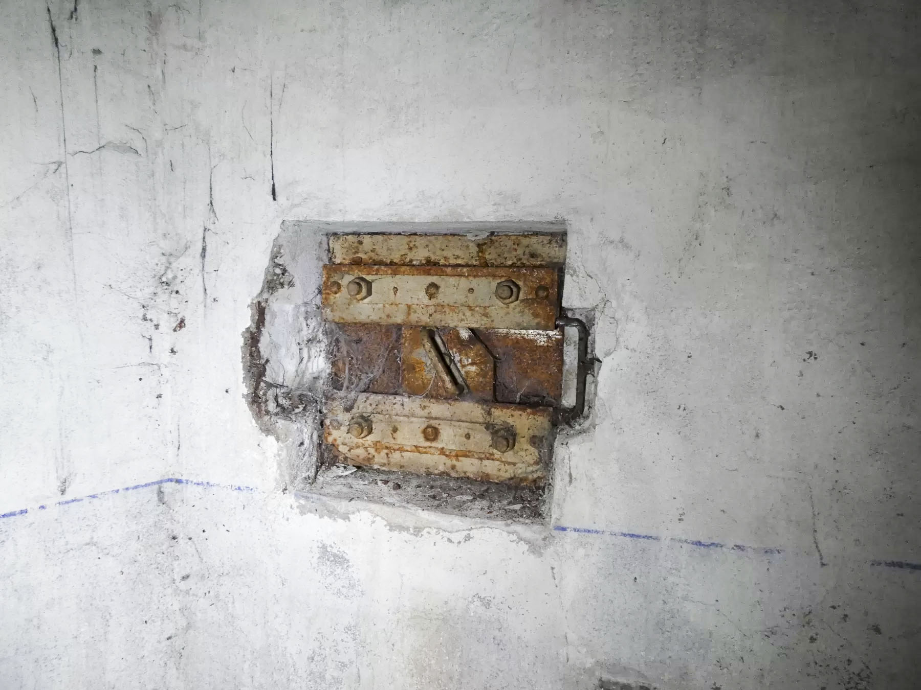 Ligne Maginot - RIPPERT - X13 (QUARTIER KARRE - II/168°RIF) - (Abri) - La créneau pour FM. - STENGER Mathieu