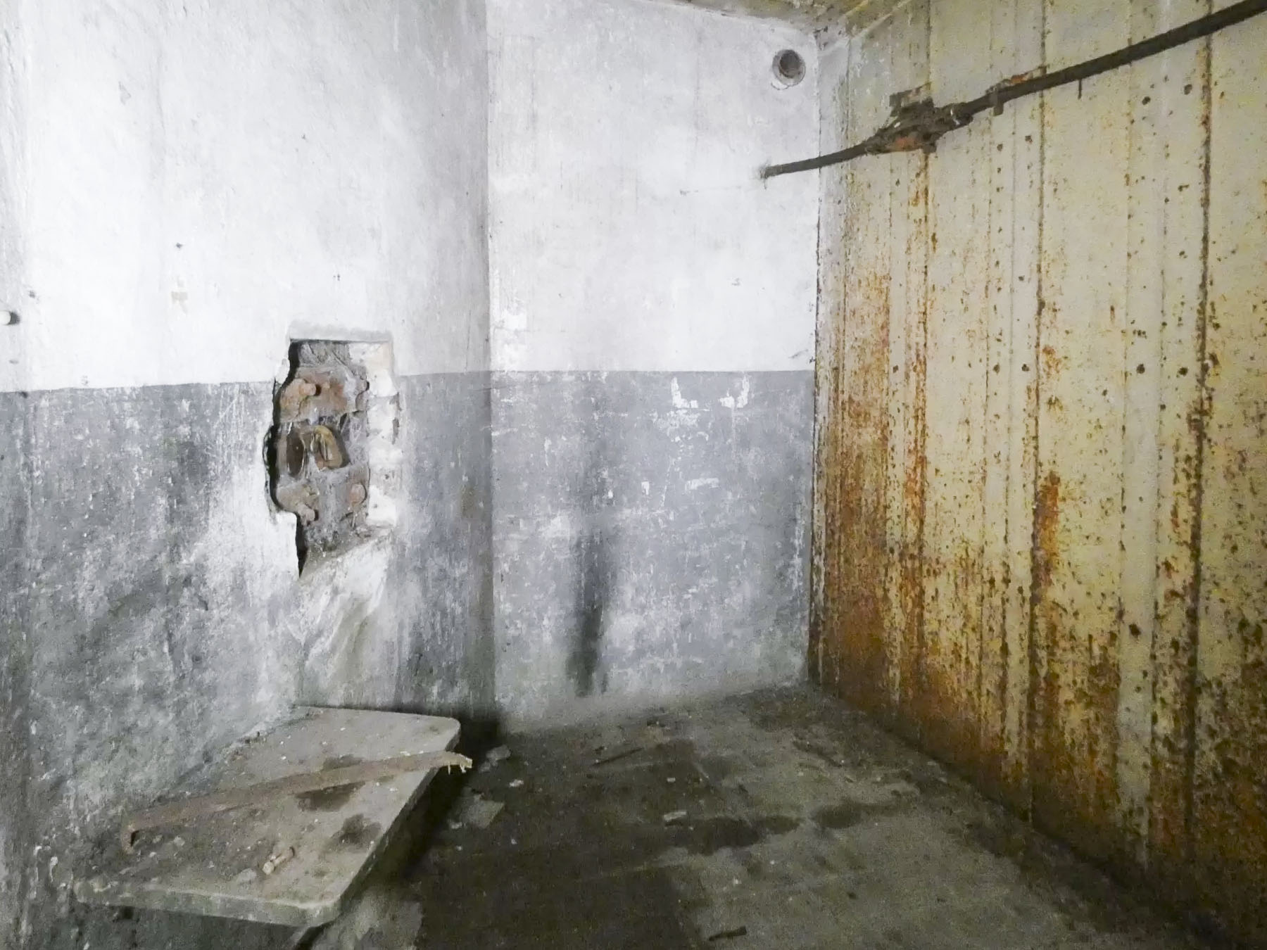 Ligne Maginot - RIPPERT - X13 (QUARTIER KARRE - II/168°RIF) - (Abri) - La deuxième chambre de tir pour FM. - STENGER Mathieu