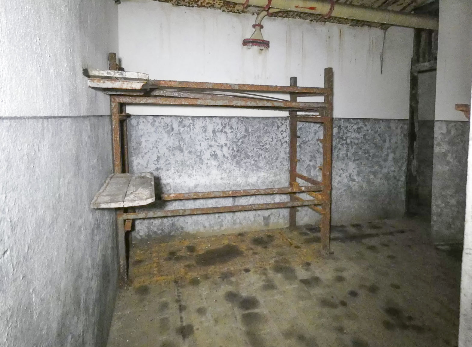 Ligne Maginot - RIPPERT - X13 (QUARTIER KARRE - II/168°RIF) - (Abri) - Une chambre pour sous-officiers de l'étage supérieur. - STENGER Mathieu