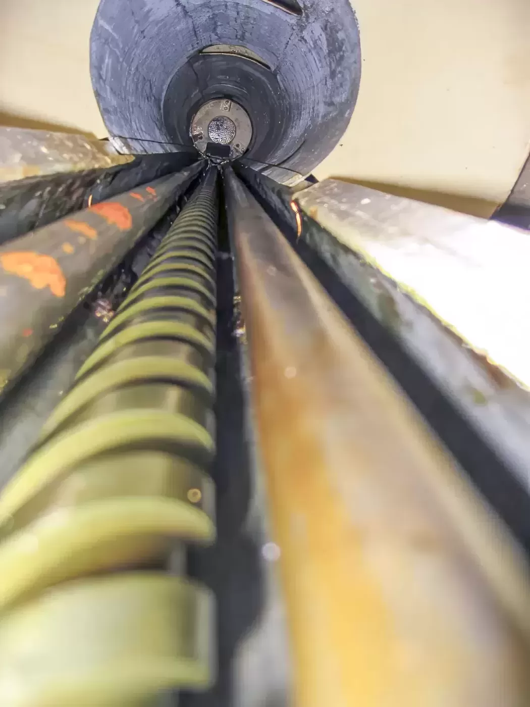 Ligne Maginot - OBERHEIDE - A14 - (Ouvrage d'infanterie) - Tourelle mitrailleuses
Noria amenant les munitions dans la chambre de tir - Michel Teiten