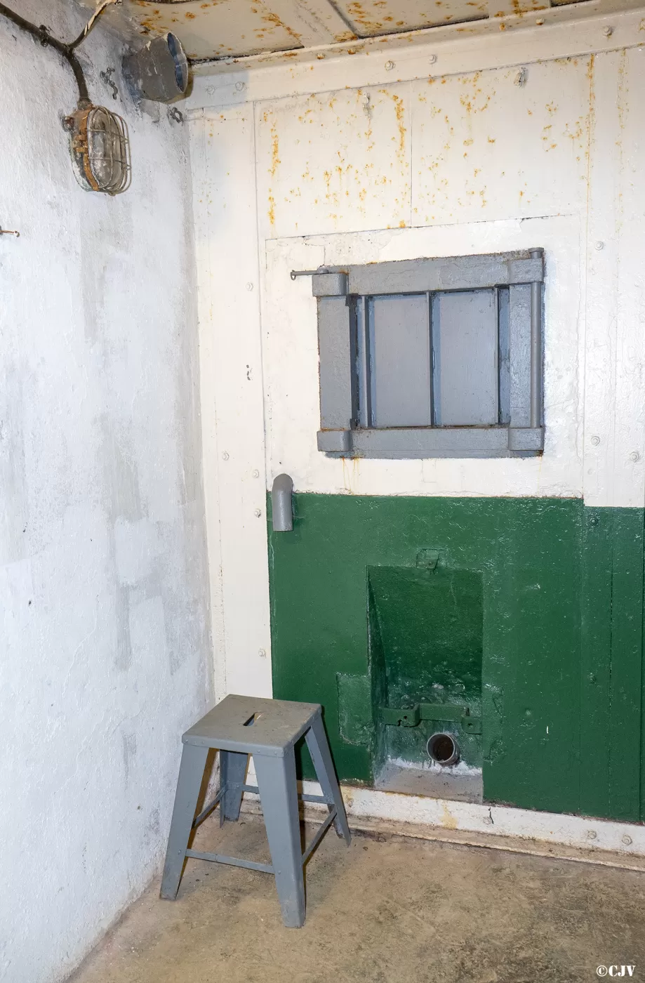 Ligne Maginot - BAMBESCH - A35 - (Ouvrage d'infanterie) - Bloc 2
La chambre de tir - Lia VERMEULEN