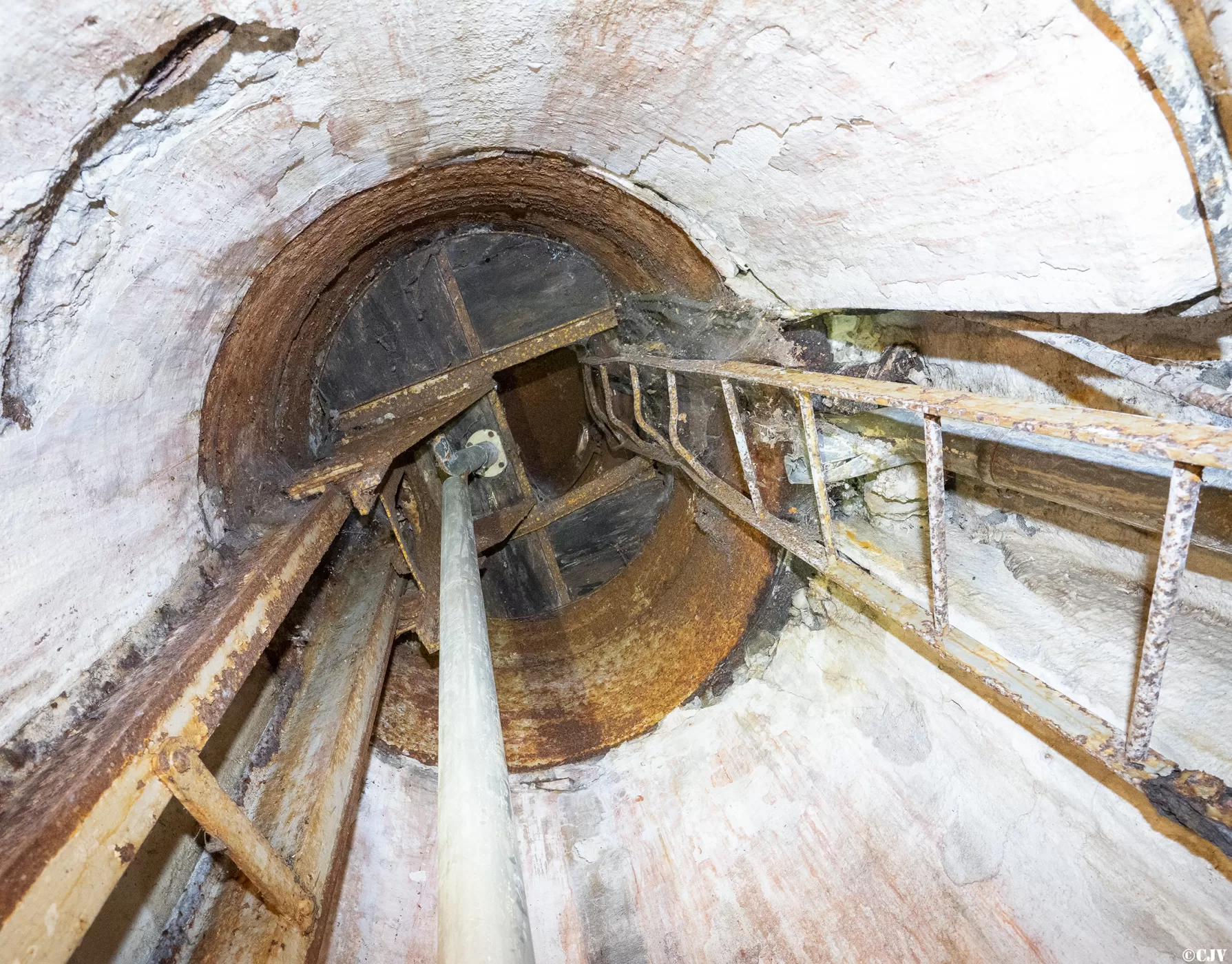 Ligne Maginot - BAMBESCH - A35 - (Ouvrage d'infanterie) - Bloc 2
La cloche GFM
 - Lia VERMEULEN