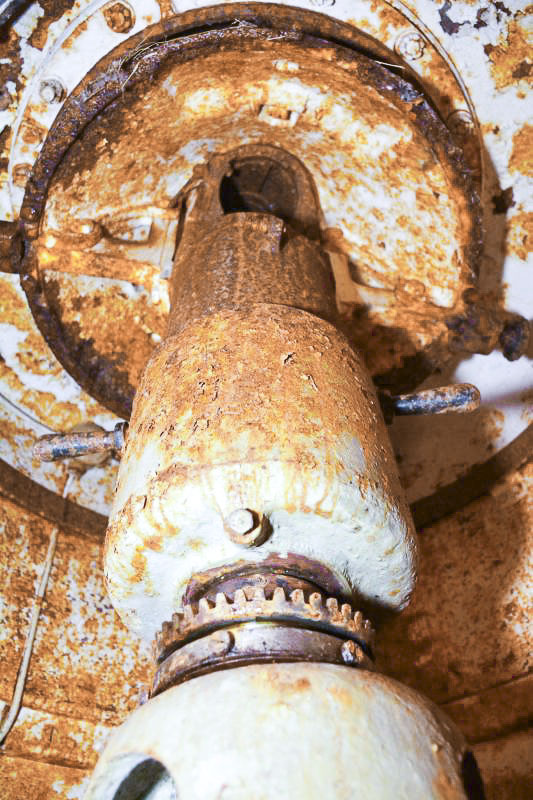 Ligne Maginot - Cloche lance grenade mle 35 - Ouvrage du Simserhof
L'unique cloche lance grenade équipée du support prototype. 
Le lance grenade prenait position dans l'évidement en partie haute.