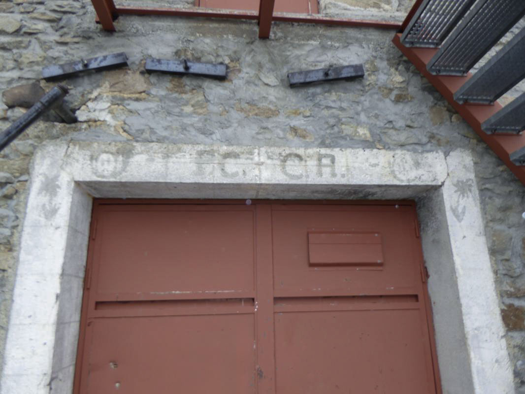 Ligne Maginot - CAMP DE RESTEFOND - (Casernement) - Marquages sur l'entrée ouest des écuries