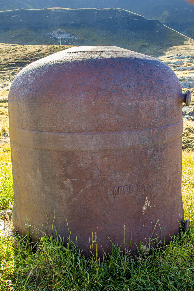 Ligne Maginot - CAMP DE RESTEFOND - (Casernement) - Cloche LG.
Noter le marquage 'APOO 34'