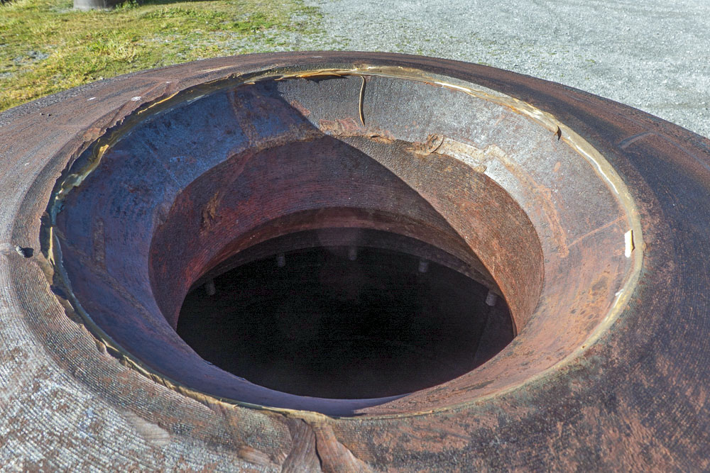 Ligne Maginot - CAMP DE RESTEFOND - (Casernement) - Gros plan sur l'orifice de la cloche LG - Michel Teiten