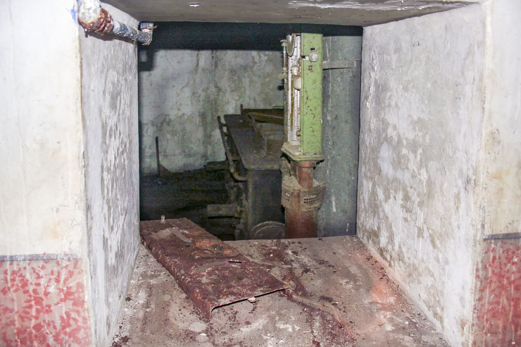 Ligne Maginot - BOIS D'ESCHERANGE - X3 (QUARTIER KANFEN - I/169°RIF) - (Abri) - Cuisine
Guichet dans la galerie - Michel Teiten