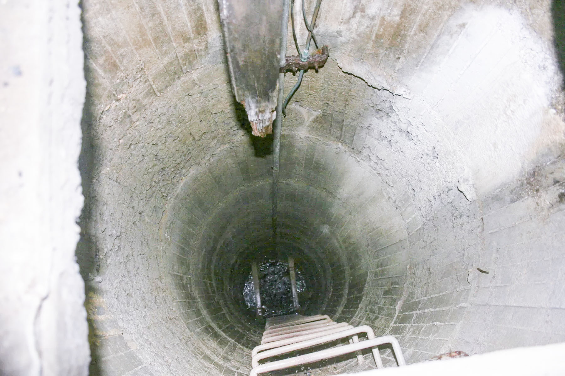 Ligne Maginot - BOIS D'ESCHERANGE - X3 (QUARTIER KANFEN - I/169°RIF) - (Abri) - Le puits - Michel Teiten