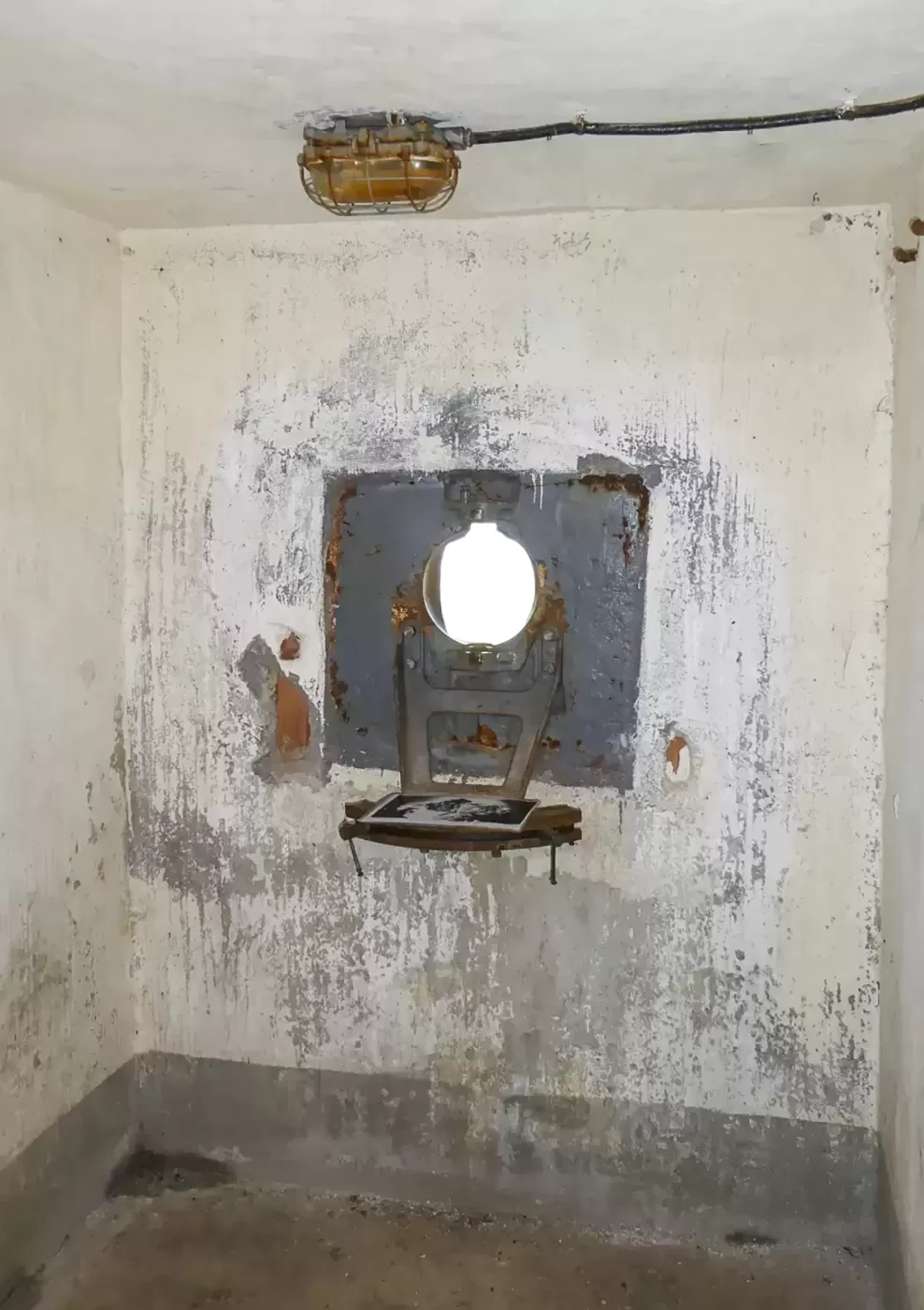 Ligne Maginot - Trémie A2R pour mitrailleuse Hotchkiss (A2R) - Trémie A2R
L'intérieur
Ouvrage du Gondran E