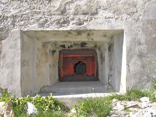Ligne Maginot - LA ROUE - (Ouvrage d'infanterie) - Le bloc 2
Créneau mitrailleuse avec trémie A2R