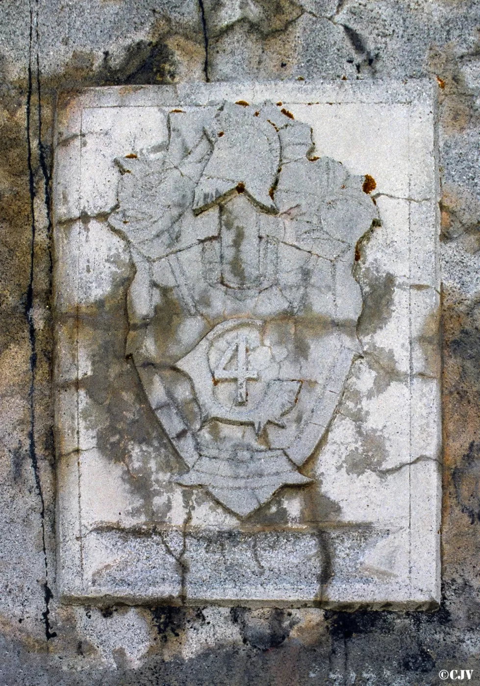 Ligne Maginot - LA ROUE - (Ouvrage d'infanterie) - Bloc 4
Issue de secours
Le cartouche avec l'insigne du 4° Génie ornant la façade