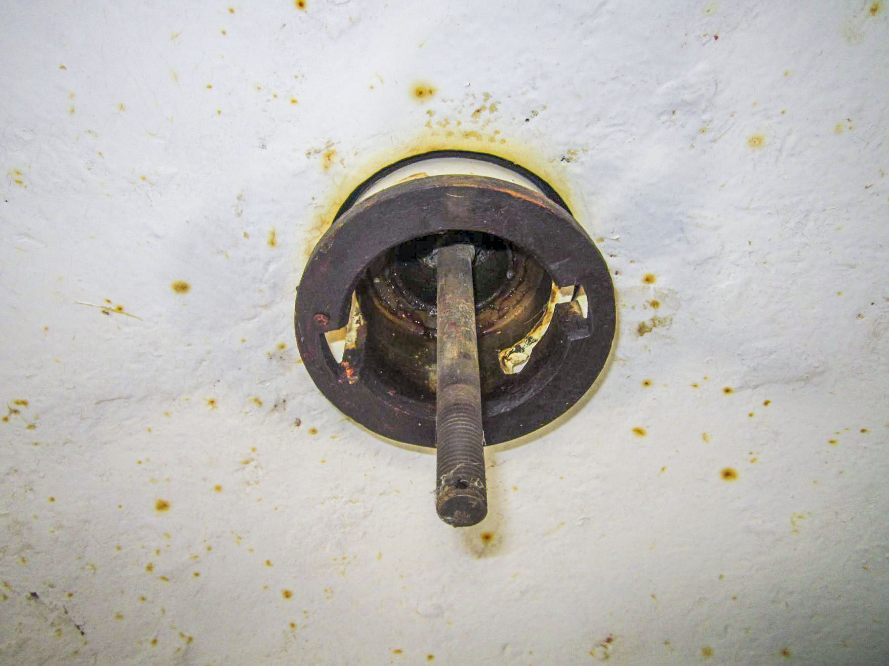 Ligne Maginot - LAVOIR - (Ouvrage d'artillerie) - Entrée munitions
Cloche GFM
Orifice périscopique