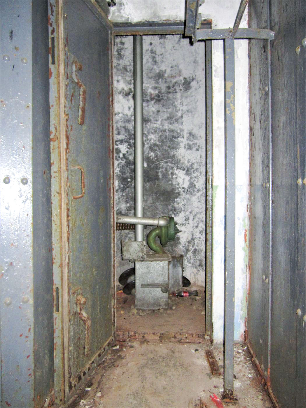 Ligne Maginot - LAVOIR - (Ouvrage d'artillerie) - Entrée munitions
accès à la cloche GFM