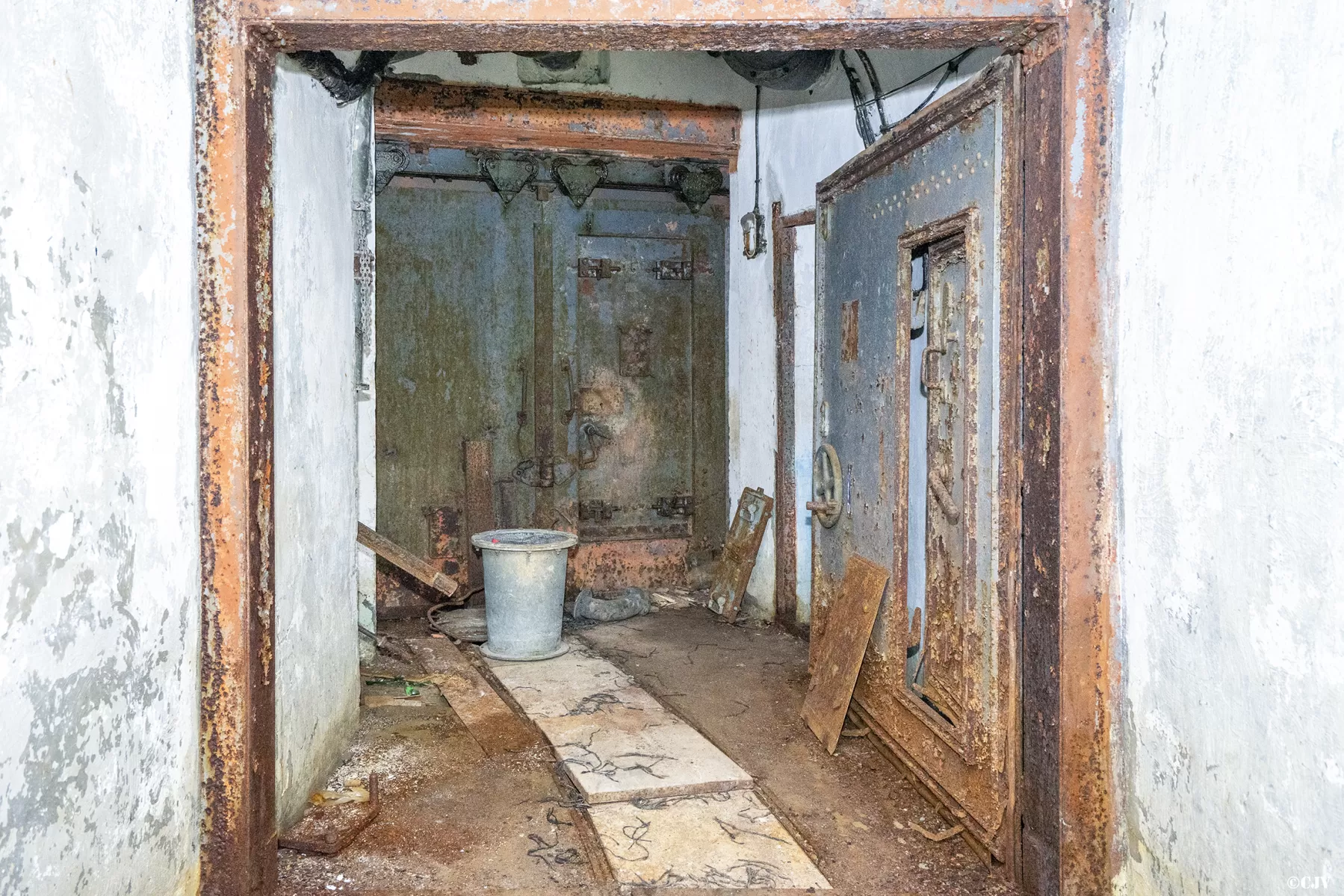 Ligne Maginot - LAVOIR - (Ouvrage d'artillerie) - Entrée Munitions
Portes blindées - Lia VERMEULEN