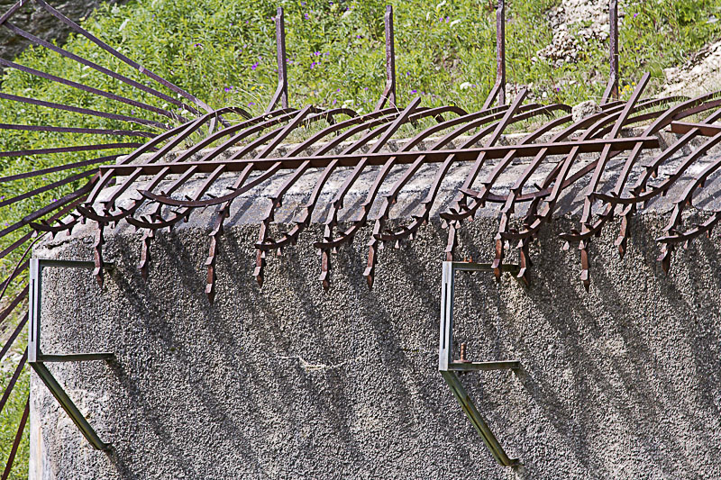 Ligne Maginot - LAVOIR - (Ouvrage d'artillerie) - Entrée des Hommes
Gros plan de la grille défensive