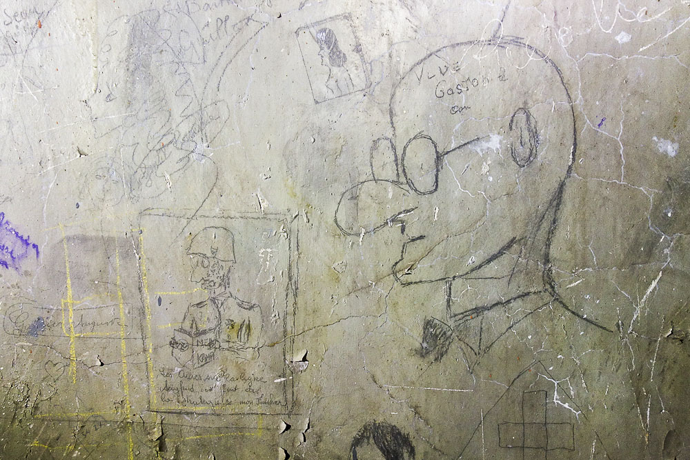 Ligne Maginot - LAVOIR - (Ouvrage d'artillerie) - Entrée des hommes
Graffitis
