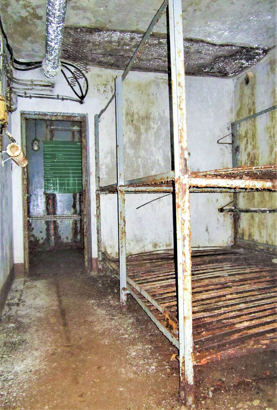 Ligne Maginot - LAVOIR - (Ouvrage d'artillerie) - Bloc 1
Etage inférieur
Chambre de troupe
