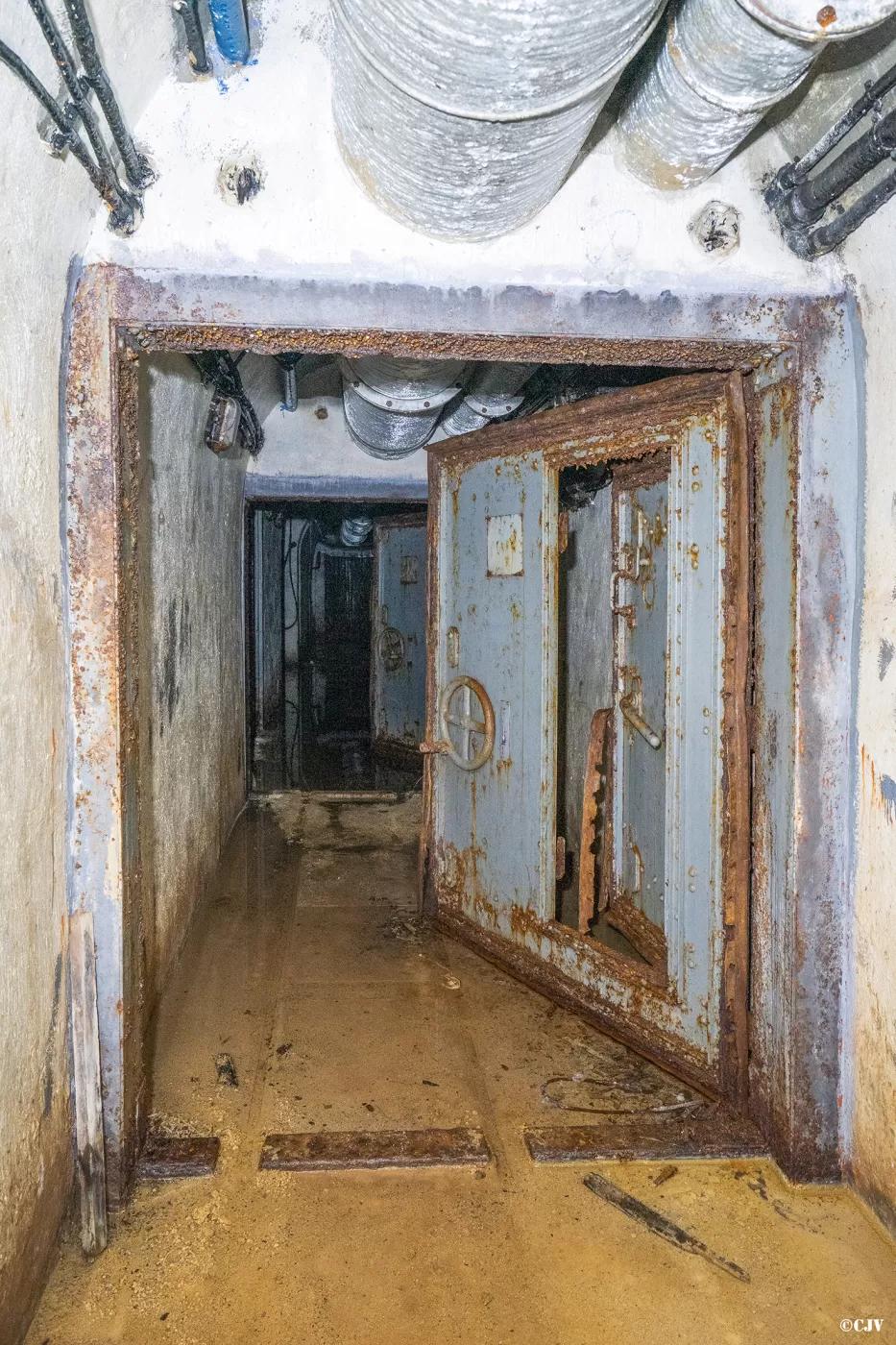 Ligne Maginot - LAVOIR - (Ouvrage d'artillerie) - Bloc 2
Le sas au pied du bloc - Lia VERMEULEN