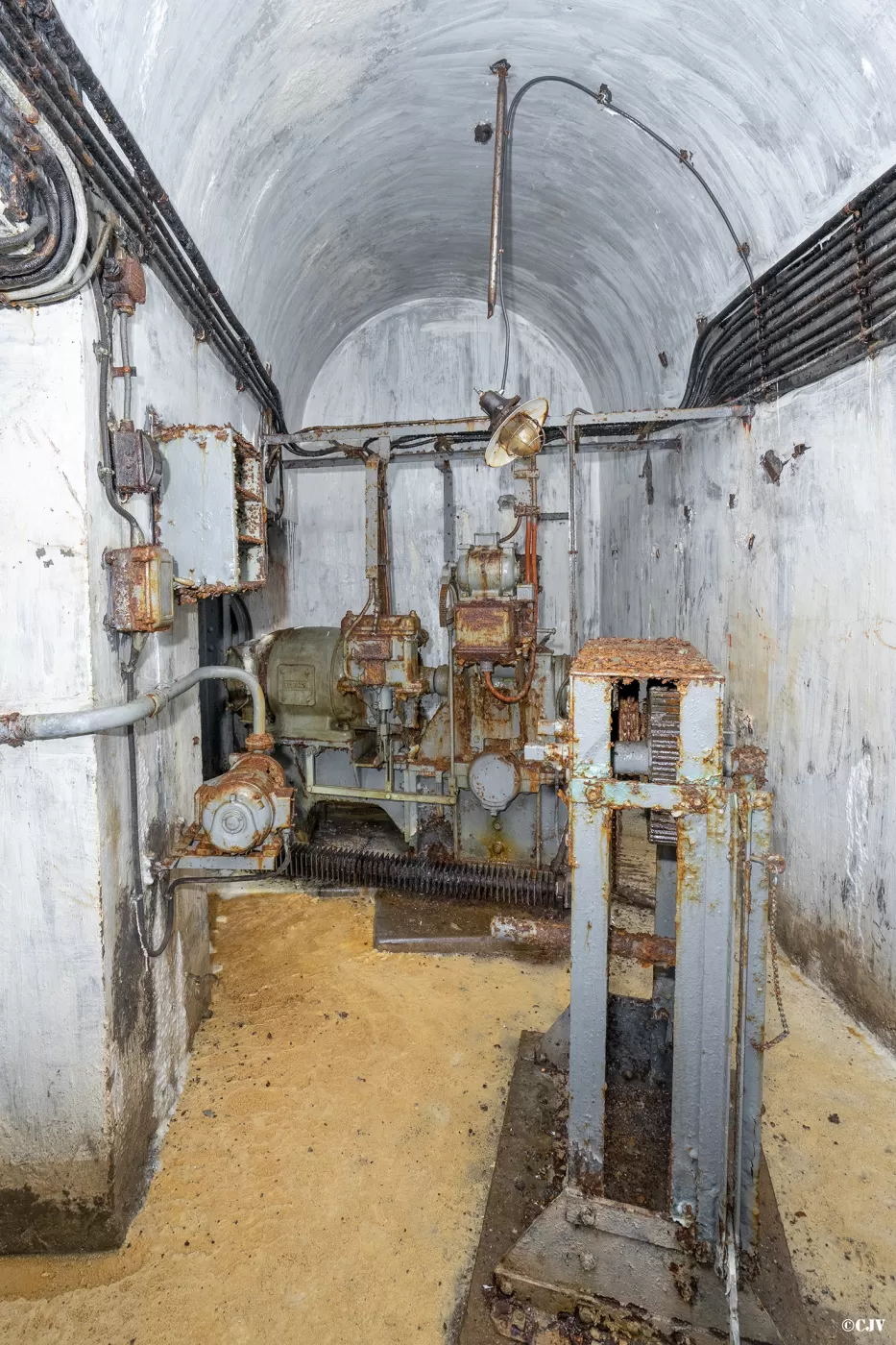 Ligne Maginot - LAVOIR - (Ouvrage d'artillerie) - Bloc 2
Le moteur du monte-charges - Lia VERMEULEN