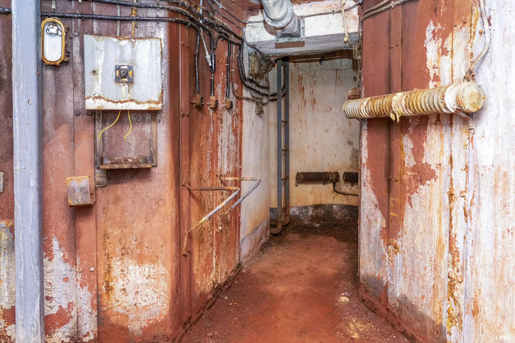 Ligne Maginot - LAVOIR - (Ouvrage d'artillerie) - Bloc 3
Accès à la cloche VDP - Lia VERMEULEN