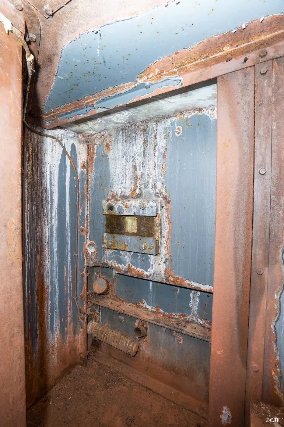 Ligne Maginot - LAVOIR - (Ouvrage d'artillerie) - Bloc 5
Créneau FM de défense du fossé des 75 - Lia VERMEULEN