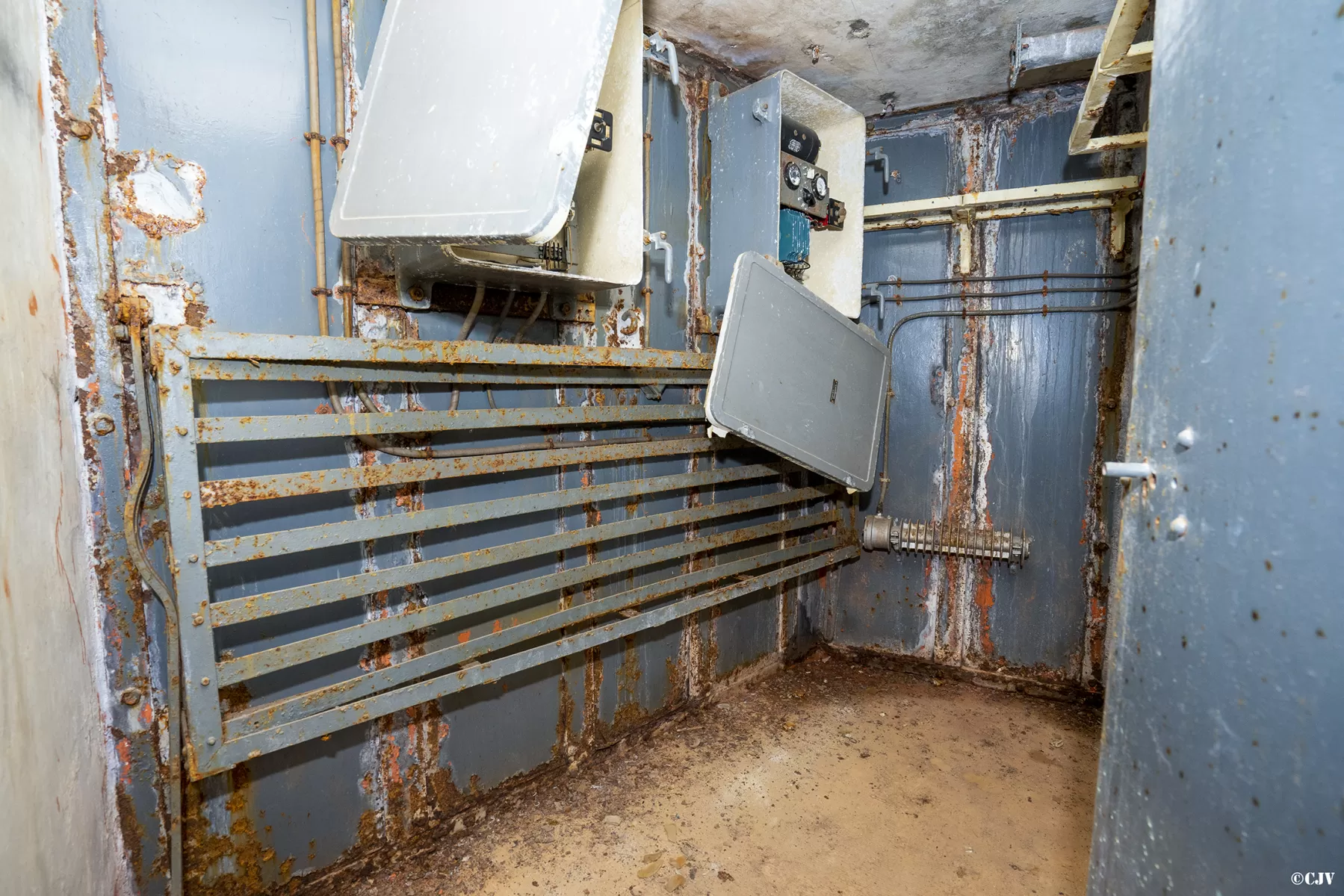 Ligne Maginot - LAVOIR - (Ouvrage d'artillerie) - Bloc 5
Chambre pour un officier près du PC 81 - Lia VERMEULEN