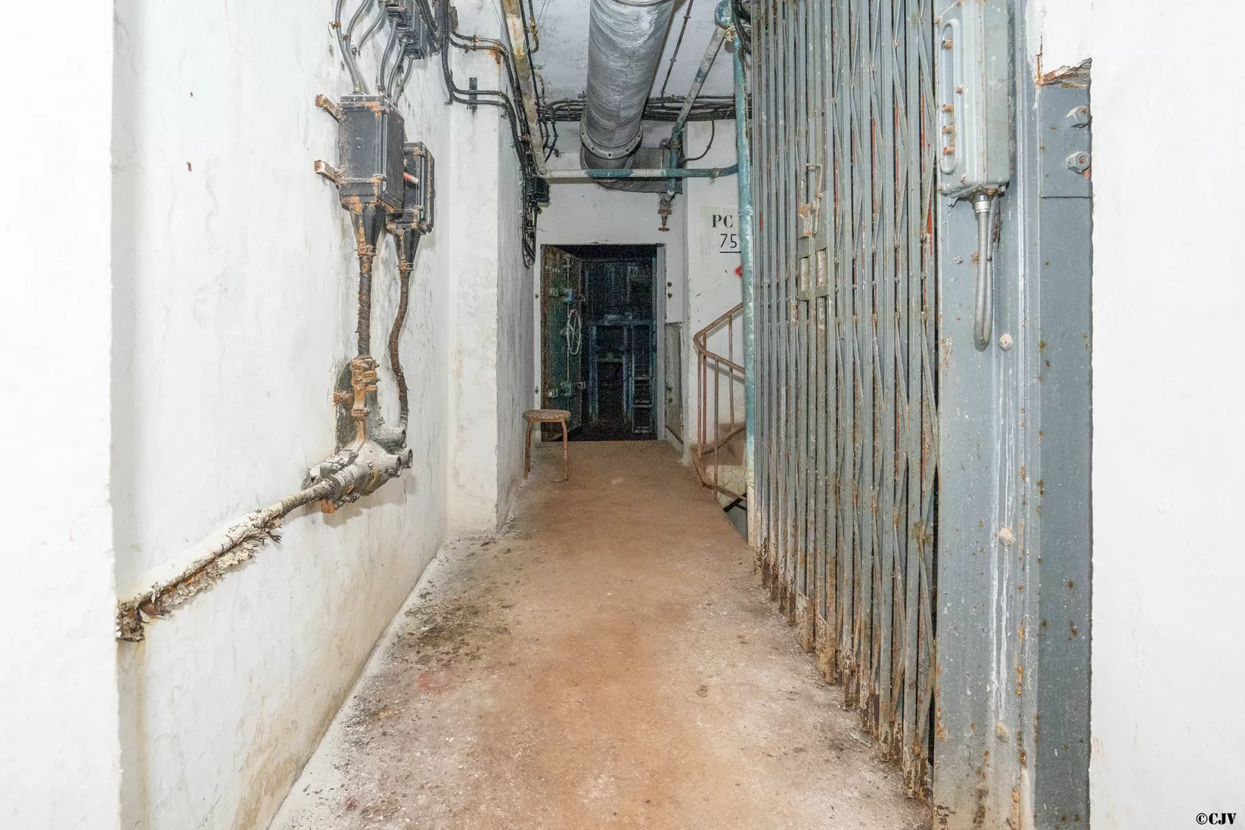 Ligne Maginot - LAVOIR - (Ouvrage d'artillerie) - Bloc 5
L'étage supérieur - Lia VERMEULEN