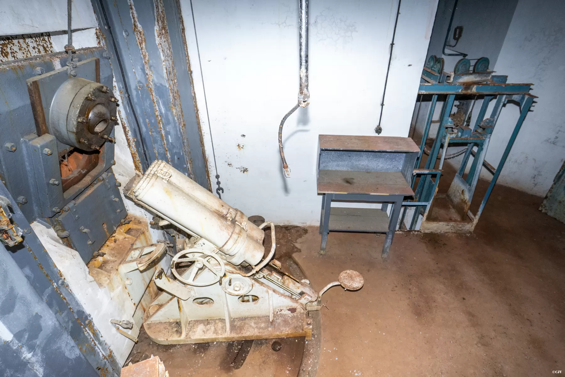 Ligne Maginot - LAVOIR - (Ouvrage d'artillerie) - Bloc 5
La partie gauche de la chambre droite des mortiers - Lia VERMEULEN