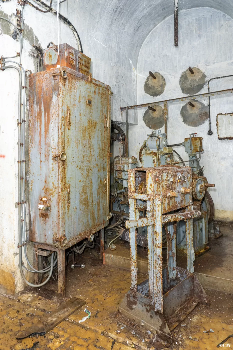 Ligne Maginot - LAVOIR - (Ouvrage d'artillerie) - Bloc 5
Le moteur du monte-charge - Lia VERMEULEN