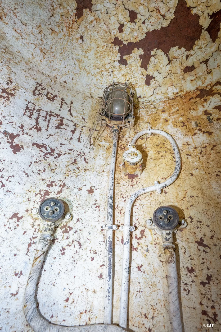 Ligne Maginot - LAVOIR - (Ouvrage d'artillerie) - Bloc 5
La cloche GFM qui se situe au niveaux du PC - Lia VERMEULEN