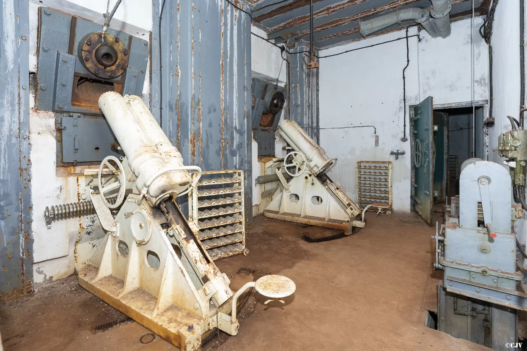 Ligne Maginot - LAVOIR - (Ouvrage d'artillerie) - Bloc 5
Chambre de tir gauche pour mortiers de 81 mle 32 - Lia VERMEULEN