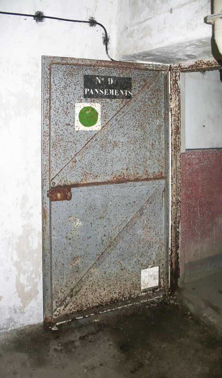 Ligne Maginot - BOIS D'ESCHERANGE - X3 (QUARTIER KANFEN - I/169°RIF) - (Abri) - Infirmerie
Salle des pansements - Michel Teiten