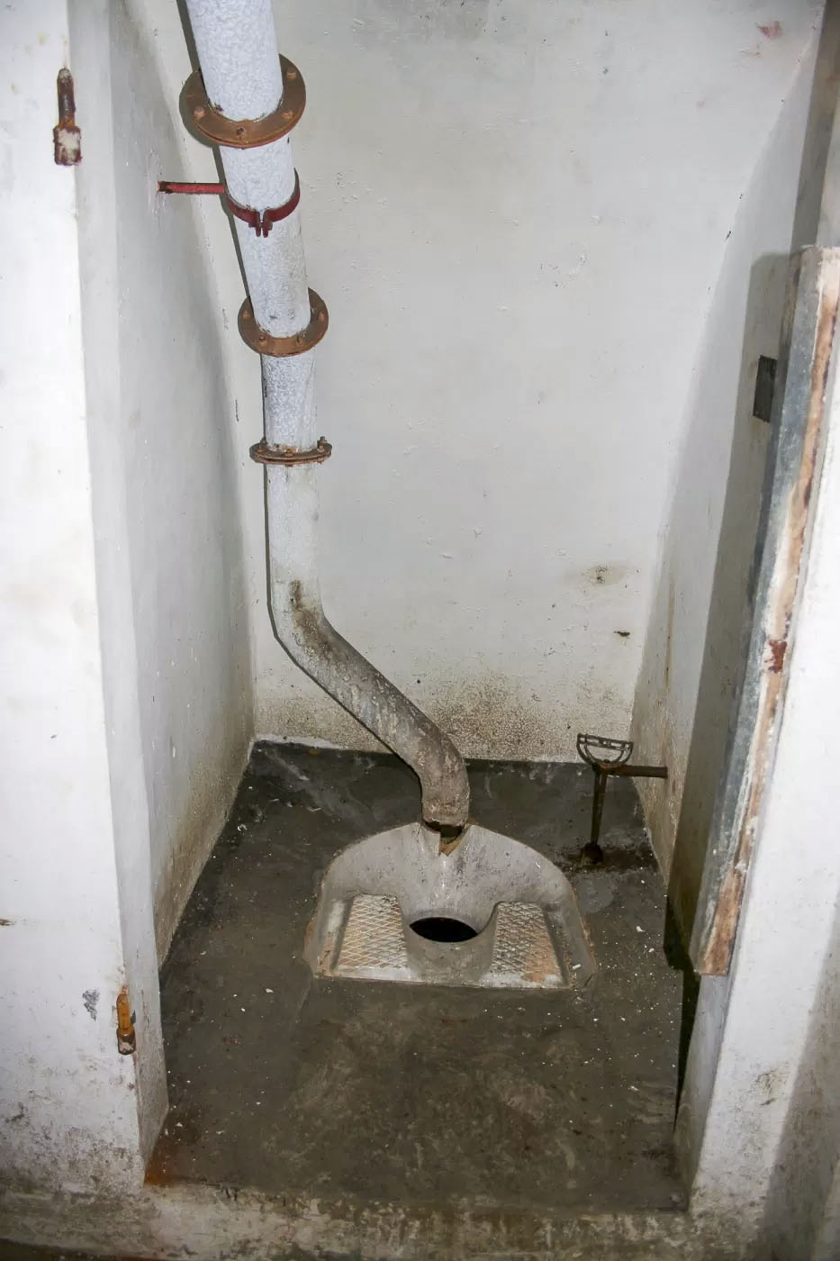 Ligne Maginot - BOIS D'ESCHERANGE - X3 (QUARTIER KANFEN - I/169°RIF) - (Abri) - Latrines - Michel Teiten