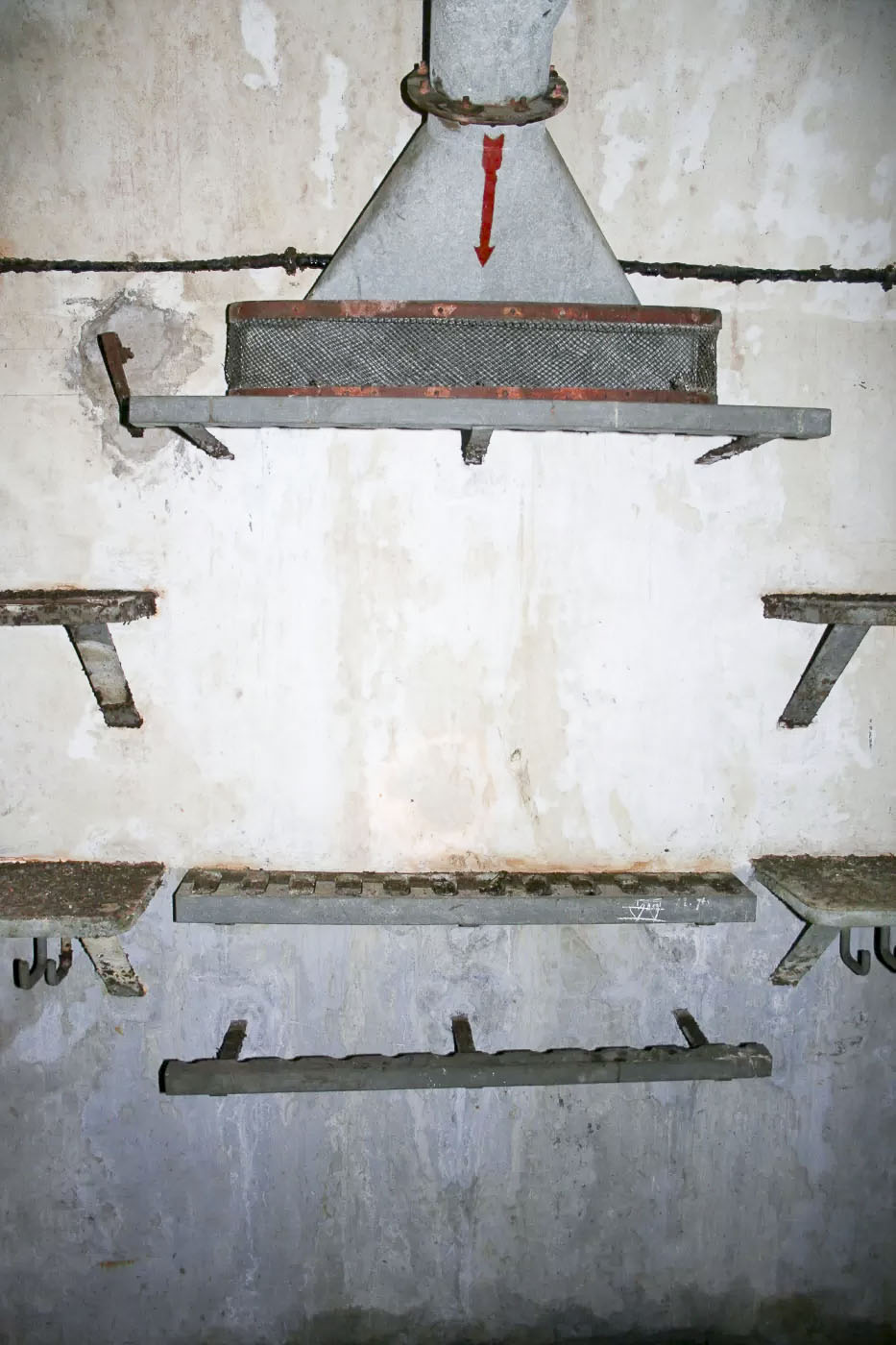 Ligne Maginot - BOIS D'ESCHERANGE - X3 (QUARTIER KANFEN - I/169°RIF) - (Abri) - Chambre pour 24 hommes
Râtelier - Michel Teiten