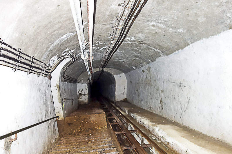 Ligne Maginot - LAVOIR - (Ouvrage d'artillerie) - Plan incliné
A gauche, l'accès à la galerie de creusement débouchant dans la partie centrale