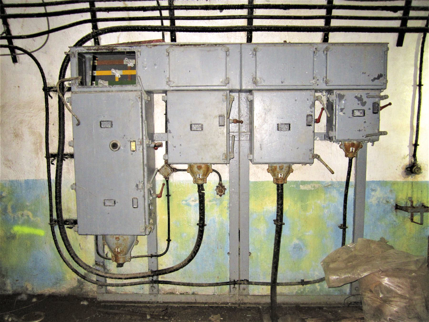 Ligne Maginot - LAVOIR - (Ouvrage d'artillerie) - Plan incliné
Tableau d'alimentation électrique du treuil
