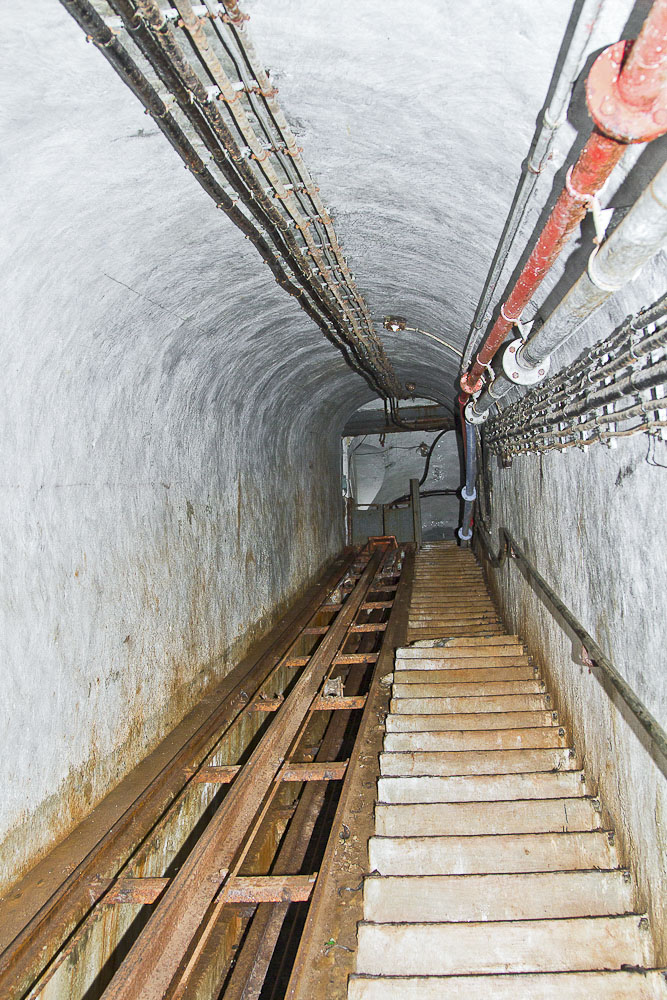 Ligne Maginot - LAVOIR - (Ouvrage d'artillerie) - Plan incliné
Au fond, le portique supérieur