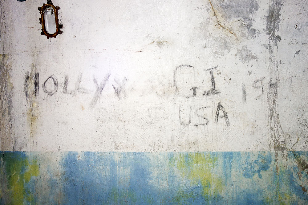 Ligne Maginot - LAVOIR - (Ouvrage d'artillerie) - Entrée des hommes
Graffiti sans doute laissé par des Américains - Michel Teiten