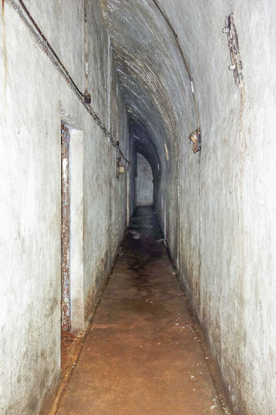 Ligne Maginot - LAVOIR - (Ouvrage d'artillerie) - Casernement
Couloir latéral parallèle à la galerie principale - Michel Teiten