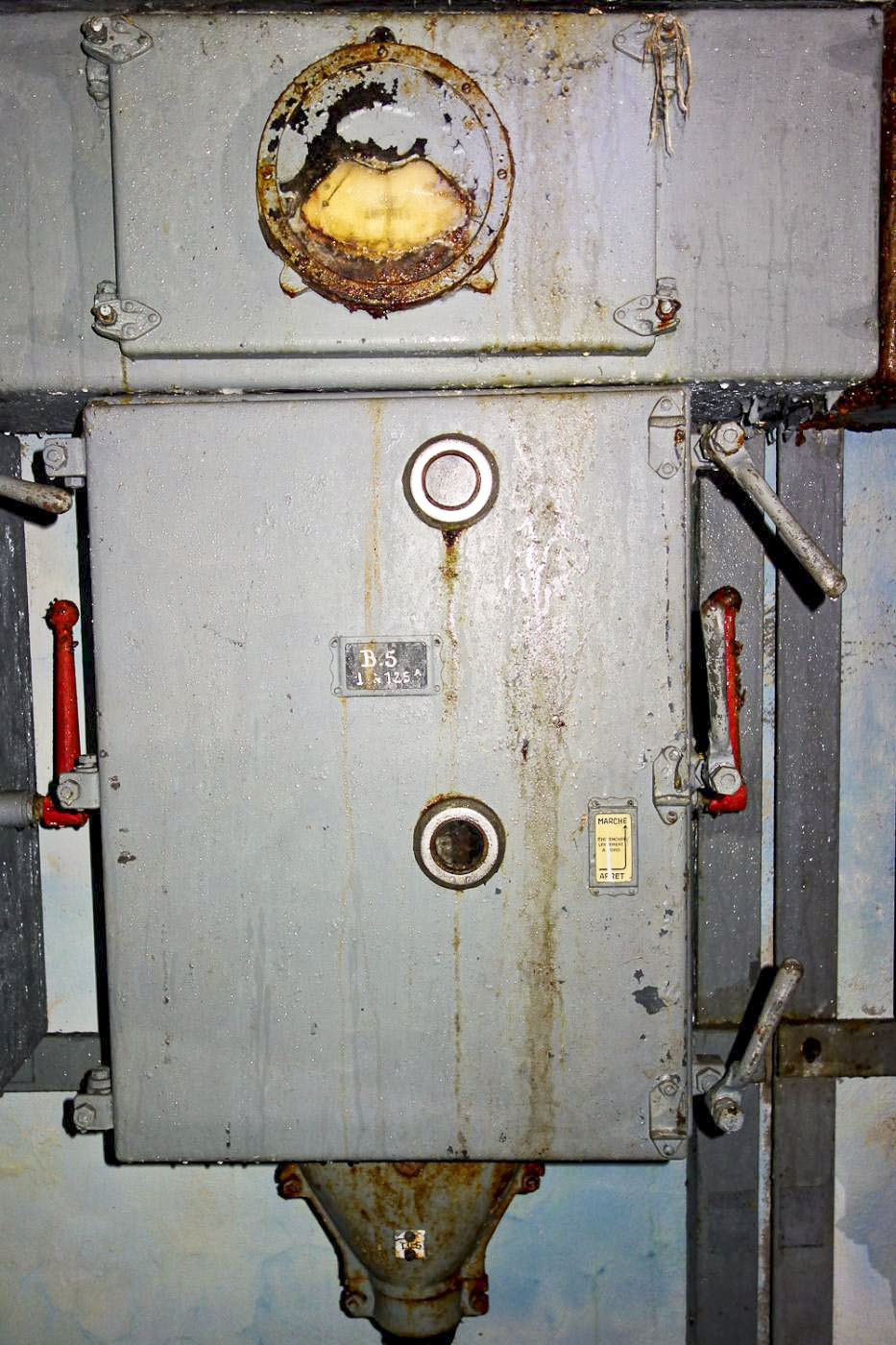 Ligne Maginot - LAVOIR - (Ouvrage d'artillerie) - L'usine électrique
Disjoncteur bloc 5