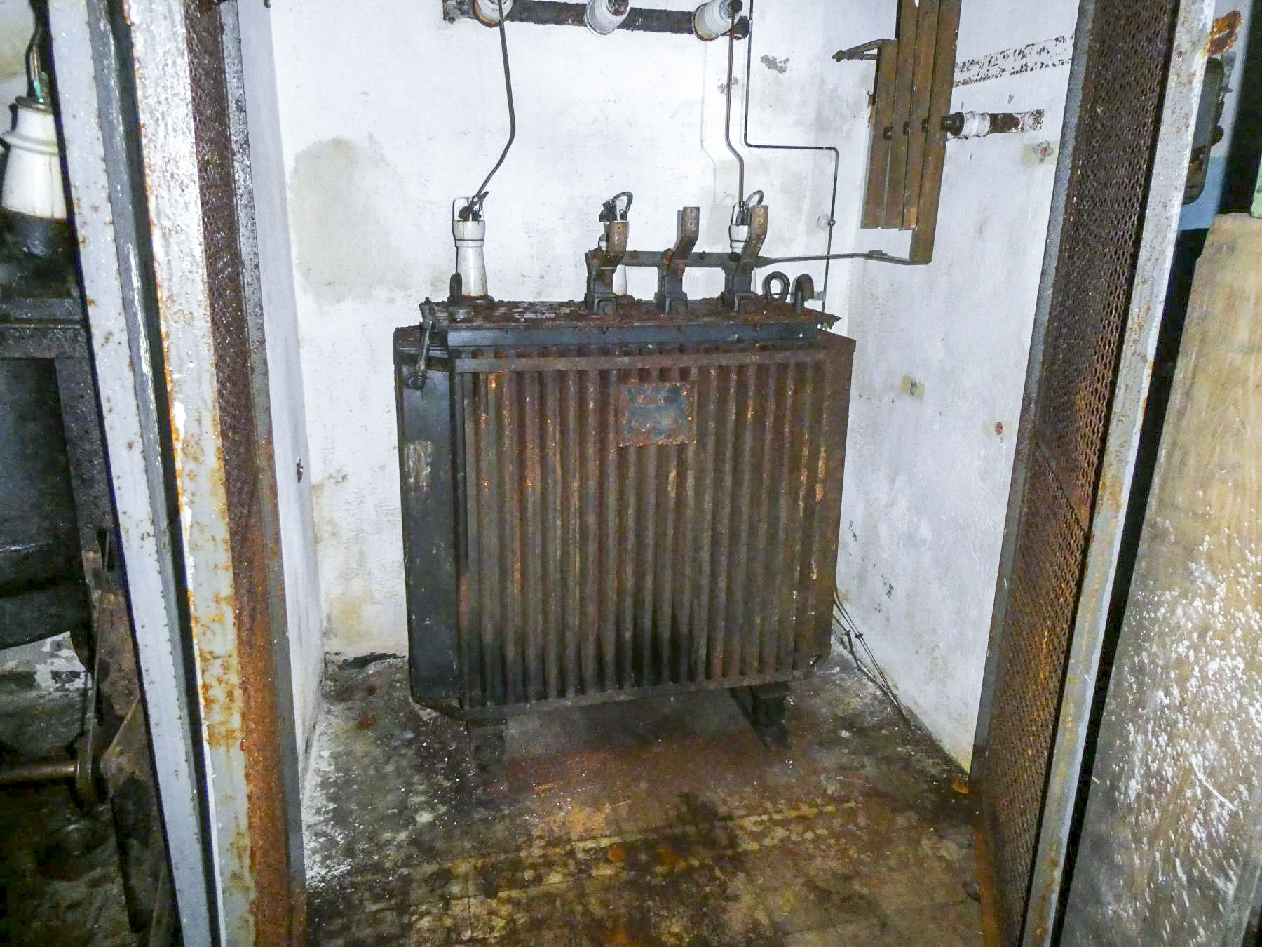 Ligne Maginot - LAVOIR - (Ouvrage d'artillerie) - Atelier électrique
Le poste de transformation alimentant l'ouvrage depuis le réseau civil