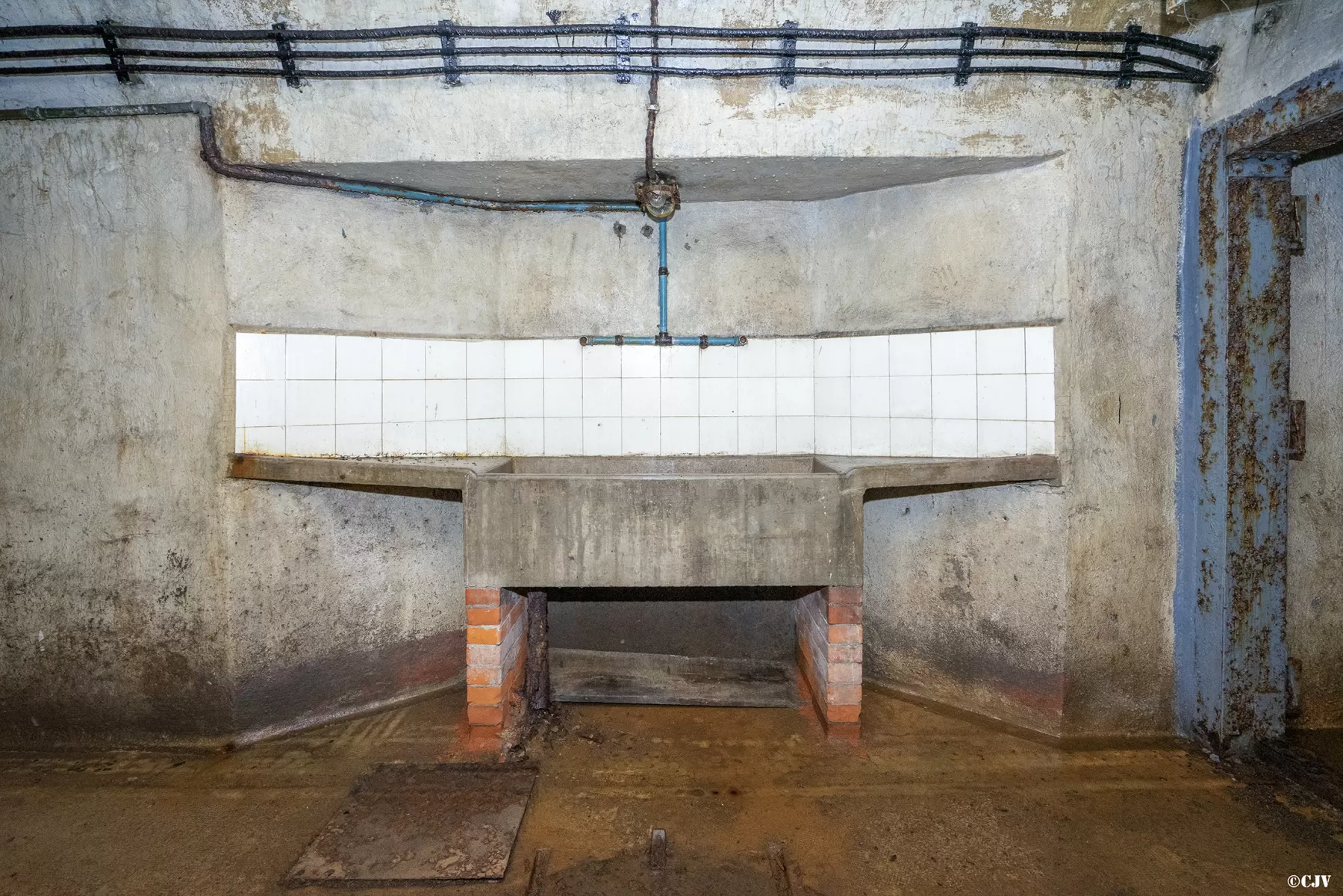 Ligne Maginot - LAVOIR - (Ouvrage d'artillerie) - Bloc 1
Lavabo - Lia VERMEULEN