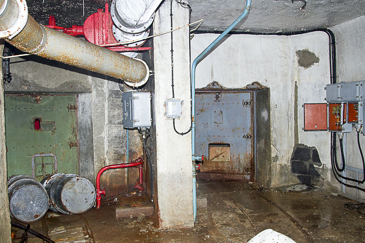 Ligne Maginot - PAS DU ROC - (Ouvrage d'artillerie) - L'entrée de l'ouvrage
Après les portes blindées