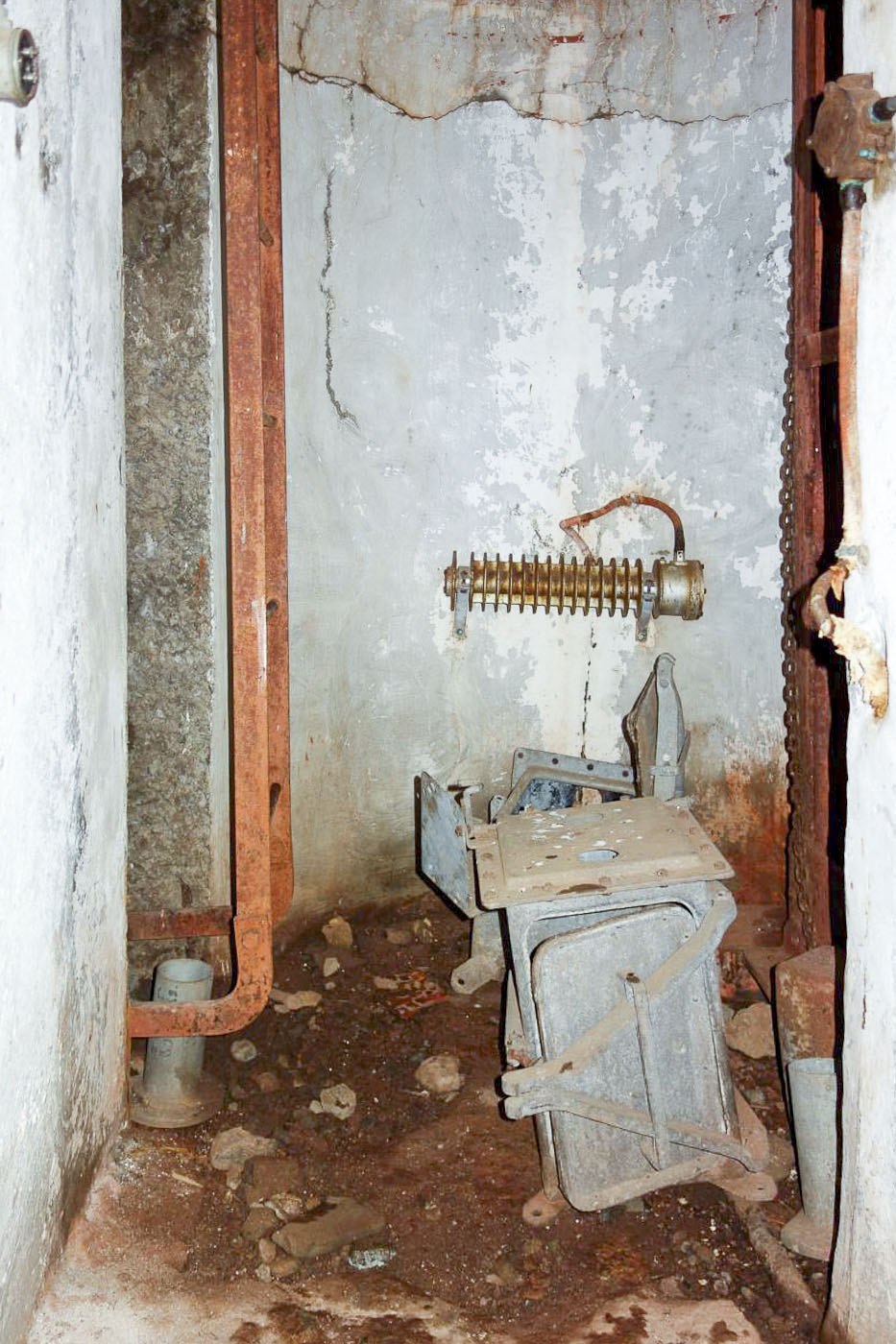 Ligne Maginot - PAS DU ROC - (Ouvrage d'artillerie) - Bloc 1
Pied de la cloche GFM - Michel Teiten