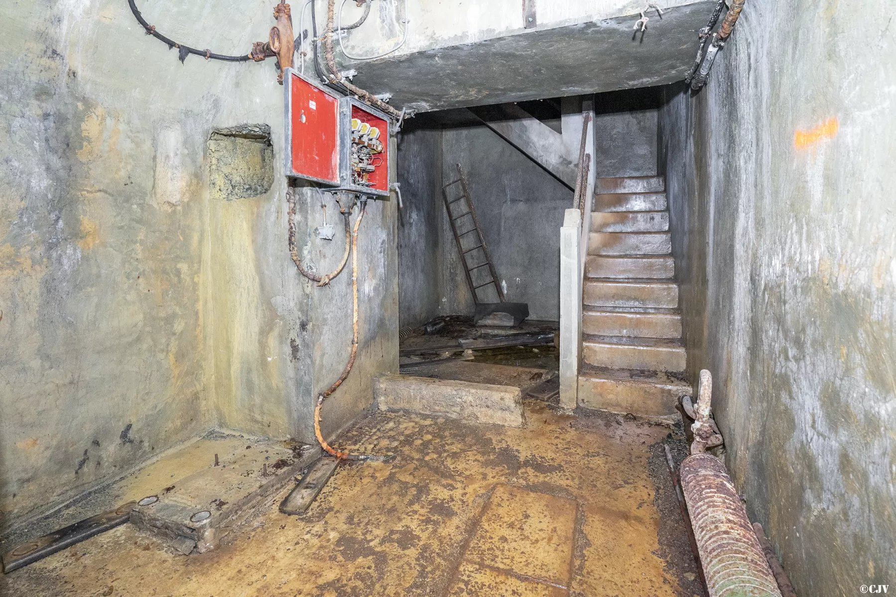 Ligne Maginot - PAS DU ROC - (Ouvrage d'artillerie) - Bloc 1
Montée aux étages - Lia VERMEULEN